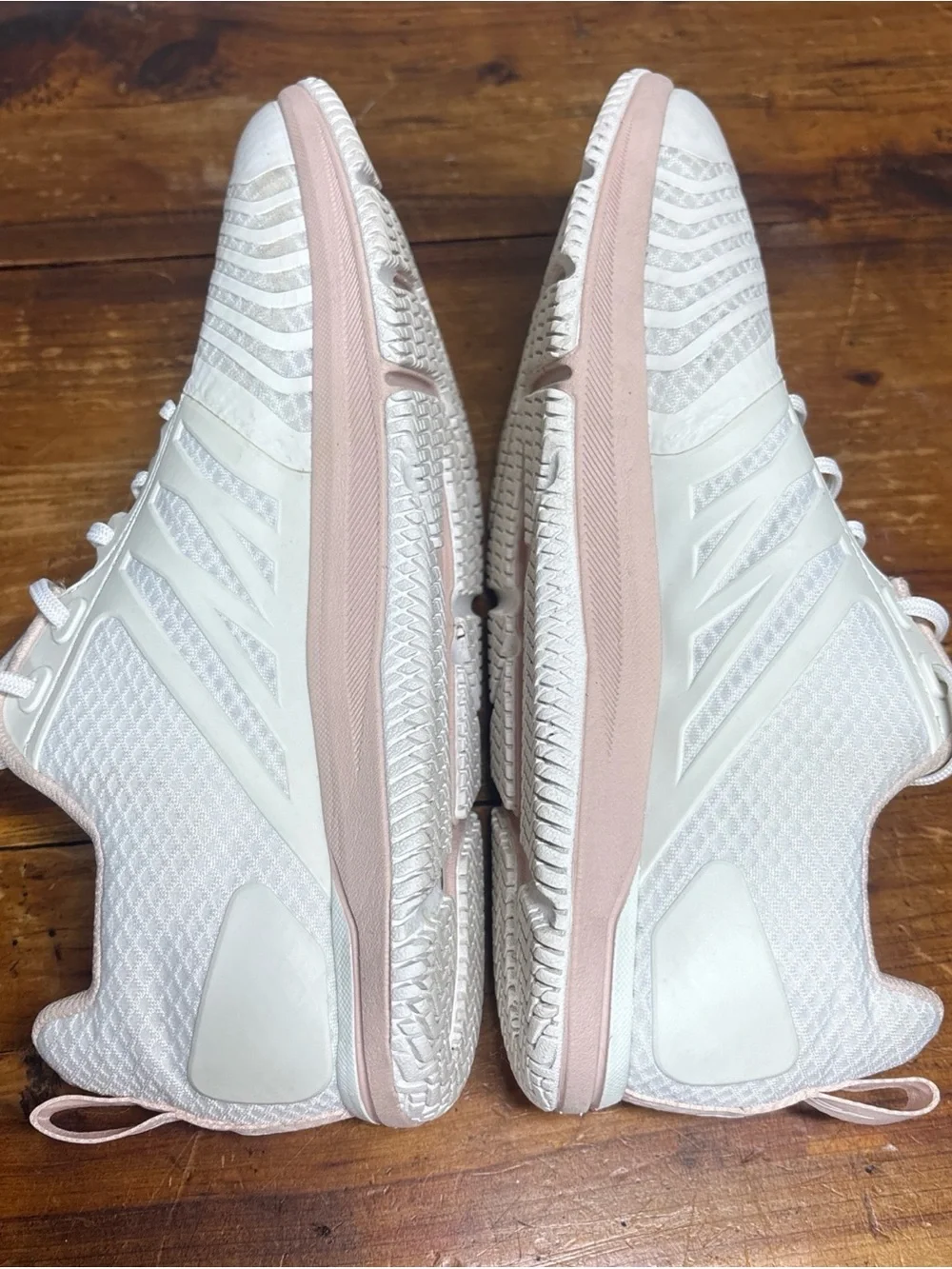Altra women’s 8 Sneakers Solstice XT White pink gym running